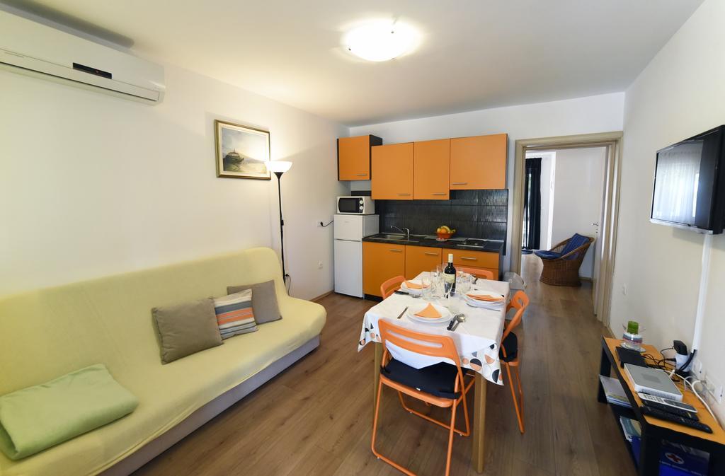 Apartments Rudy Jadranovo Exterior photo